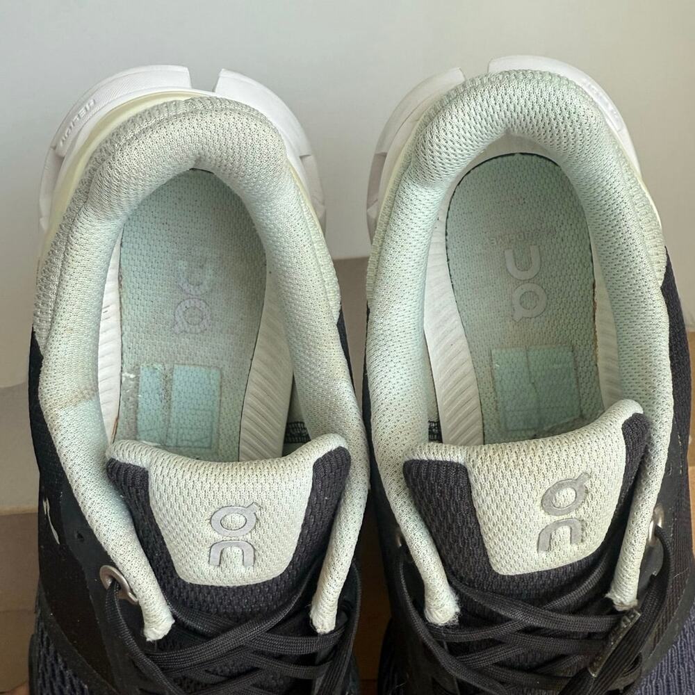 On Cloud Cloudflyer Black/Mint Green Women Running Sneakers- SZ 9 - Picture 6 of 13